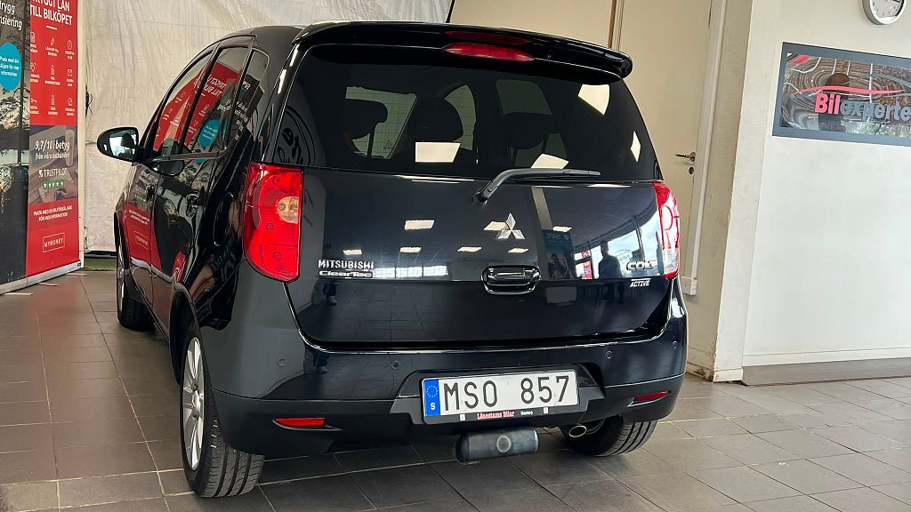 Vehicle Image 6