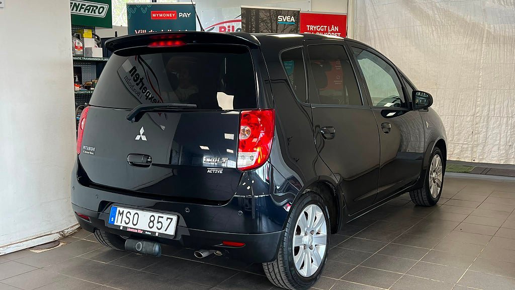 Vehicle Image 8