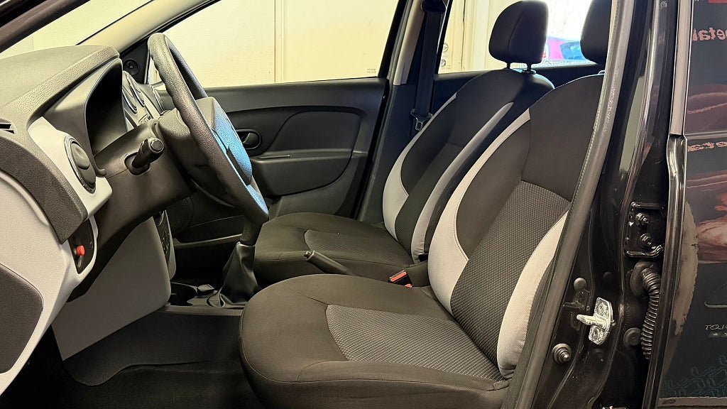 Vehicle Image 12