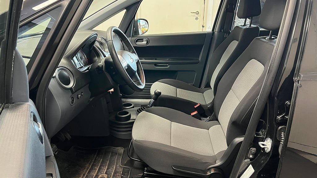 Vehicle Image 14