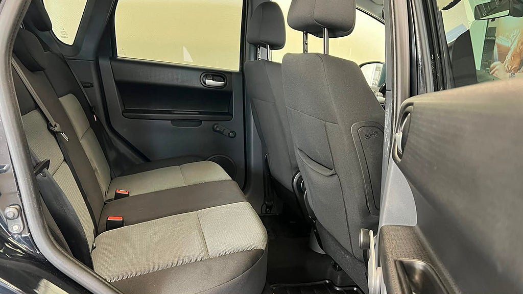 Vehicle Image 15