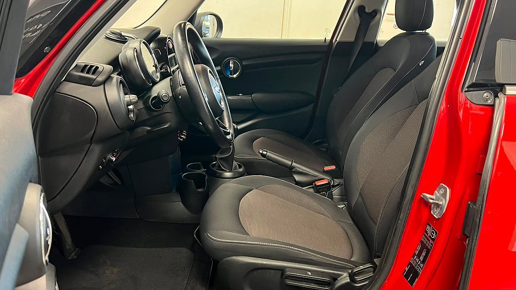 Vehicle Image 16