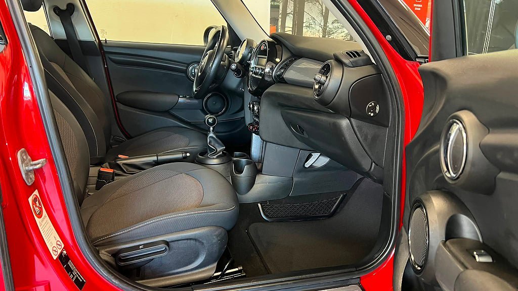 Vehicle Image 18