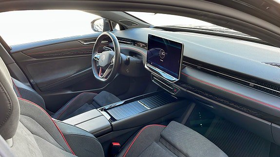 Vehicle Image 12