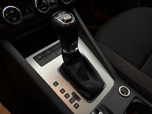 Vehicle Image 24