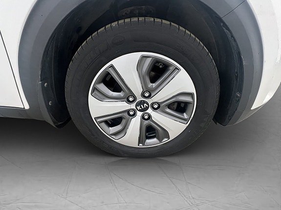 Vehicle Image 32
