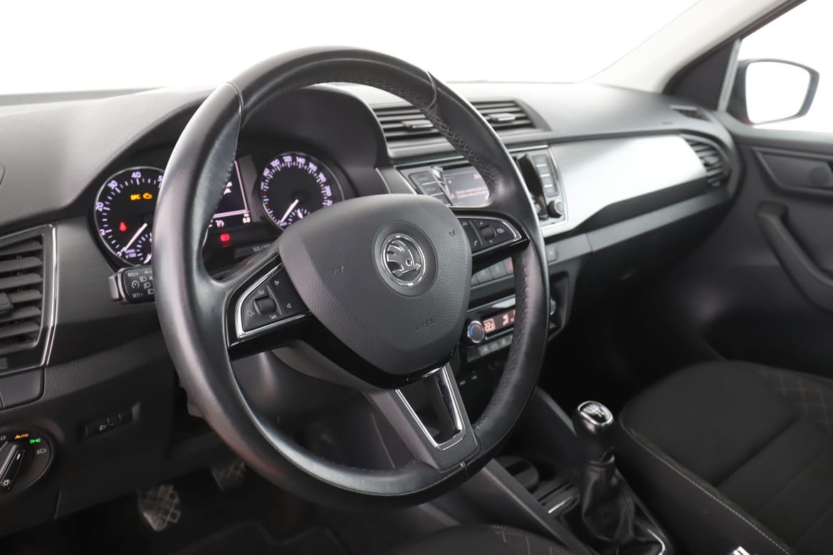 Vehicle Image 12