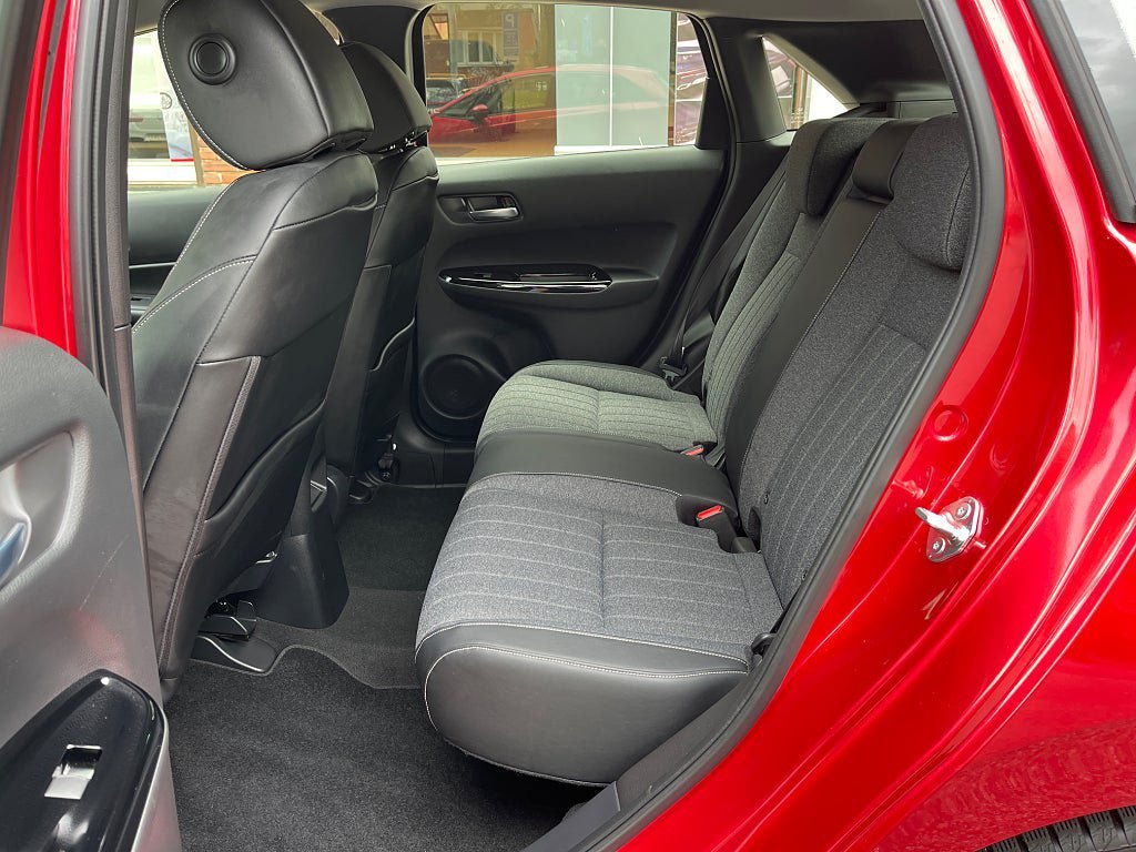 Vehicle Image 9