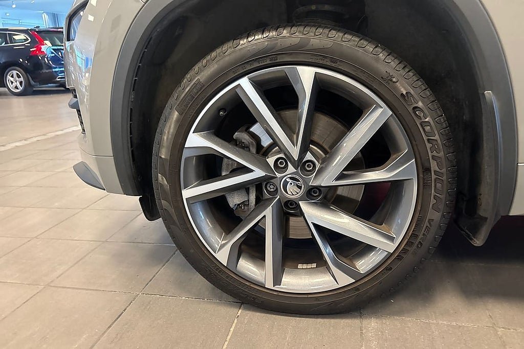 Vehicle Image 16