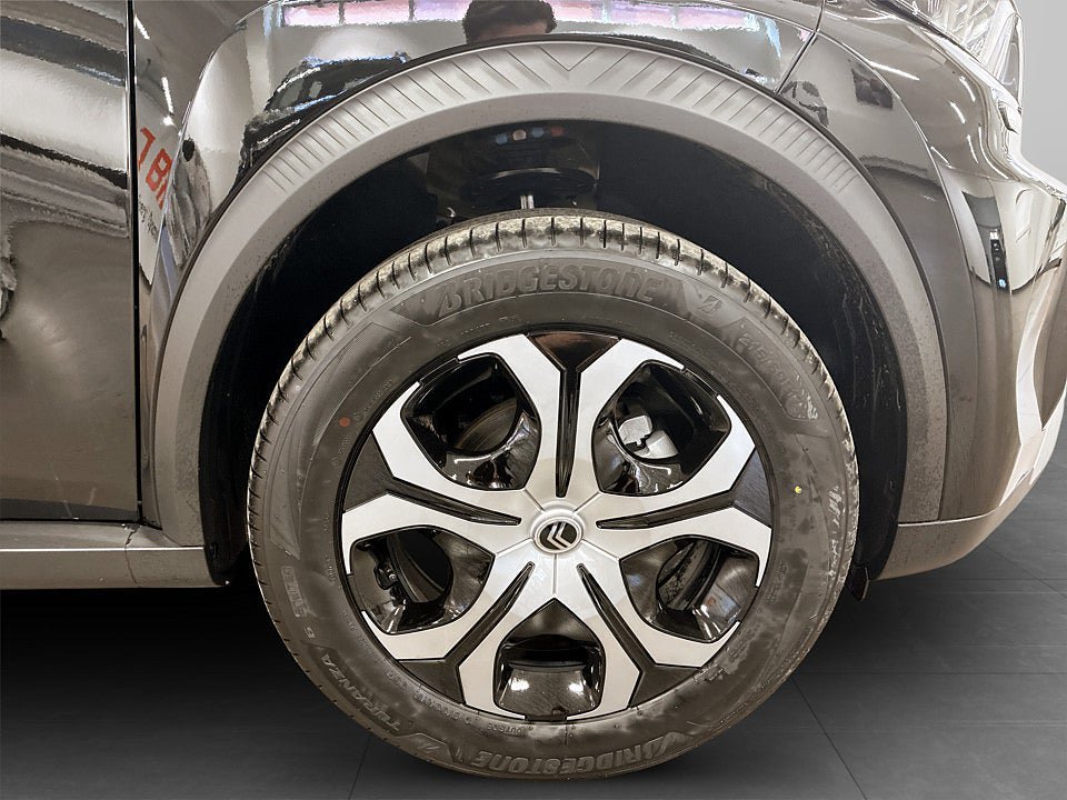 Vehicle Image 15