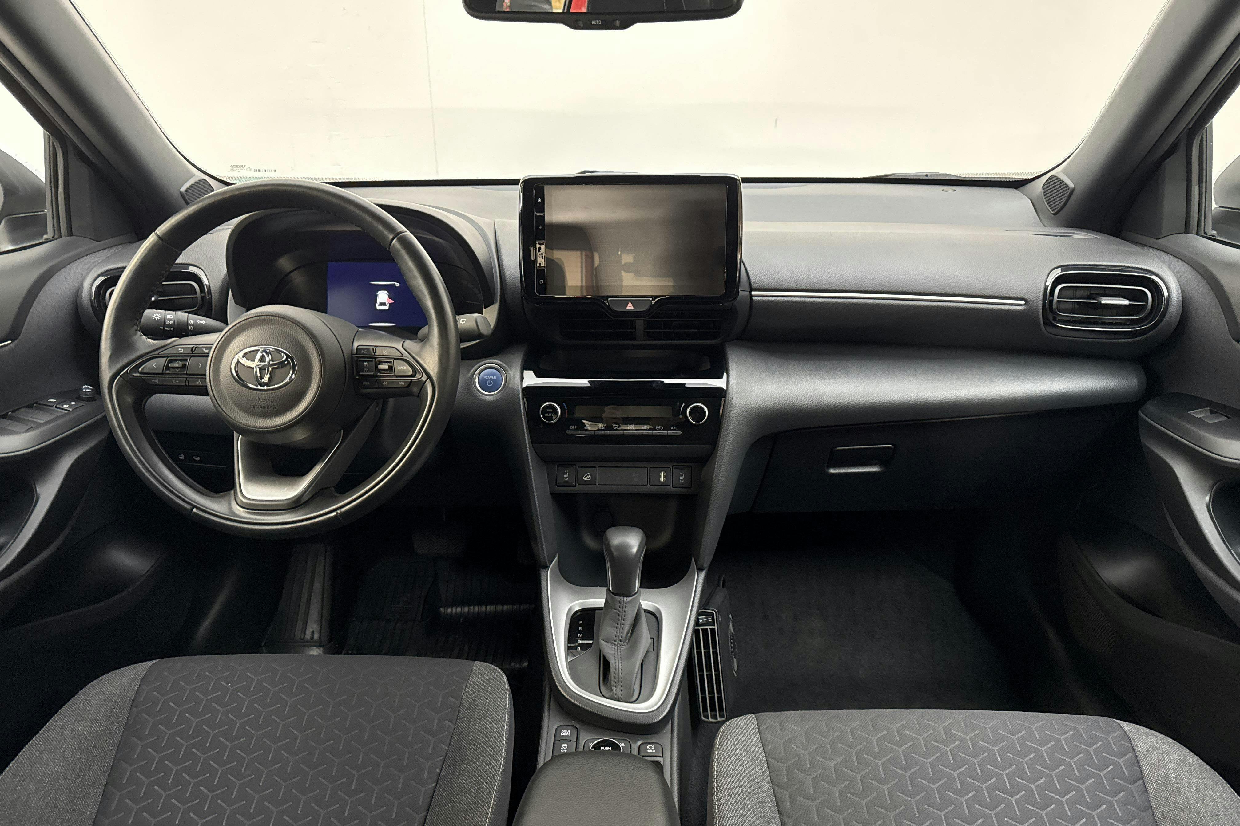 Vehicle Image 6