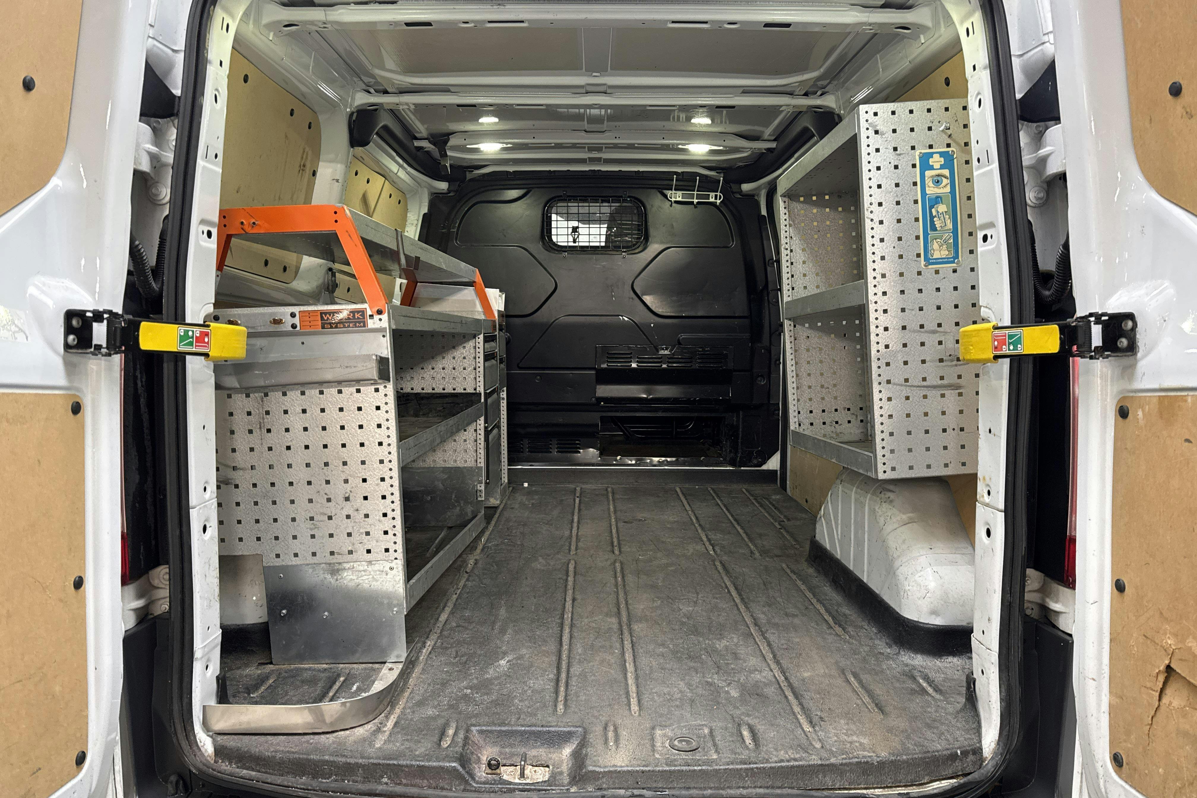 Vehicle Image 9