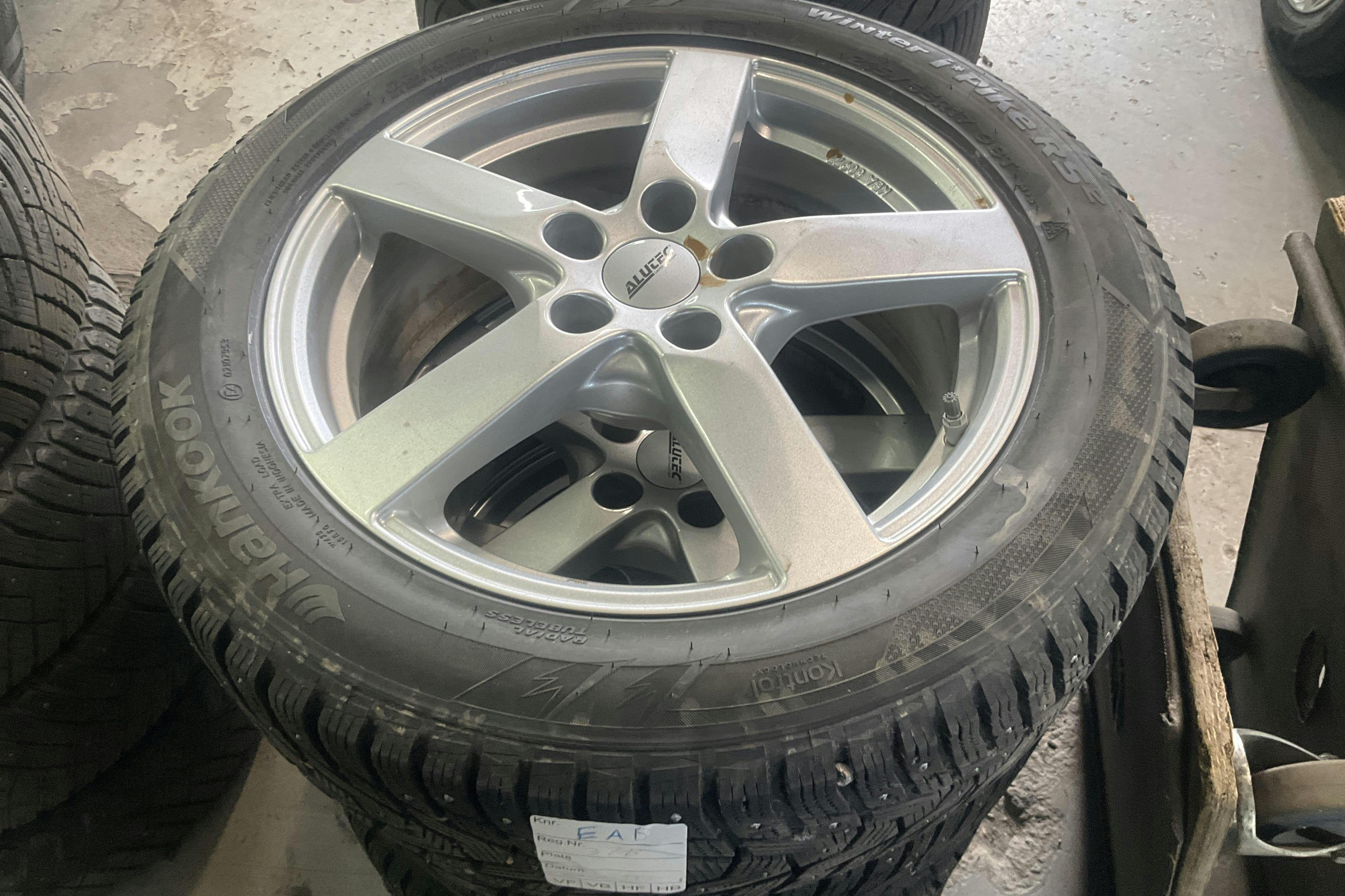 Vehicle Image 13