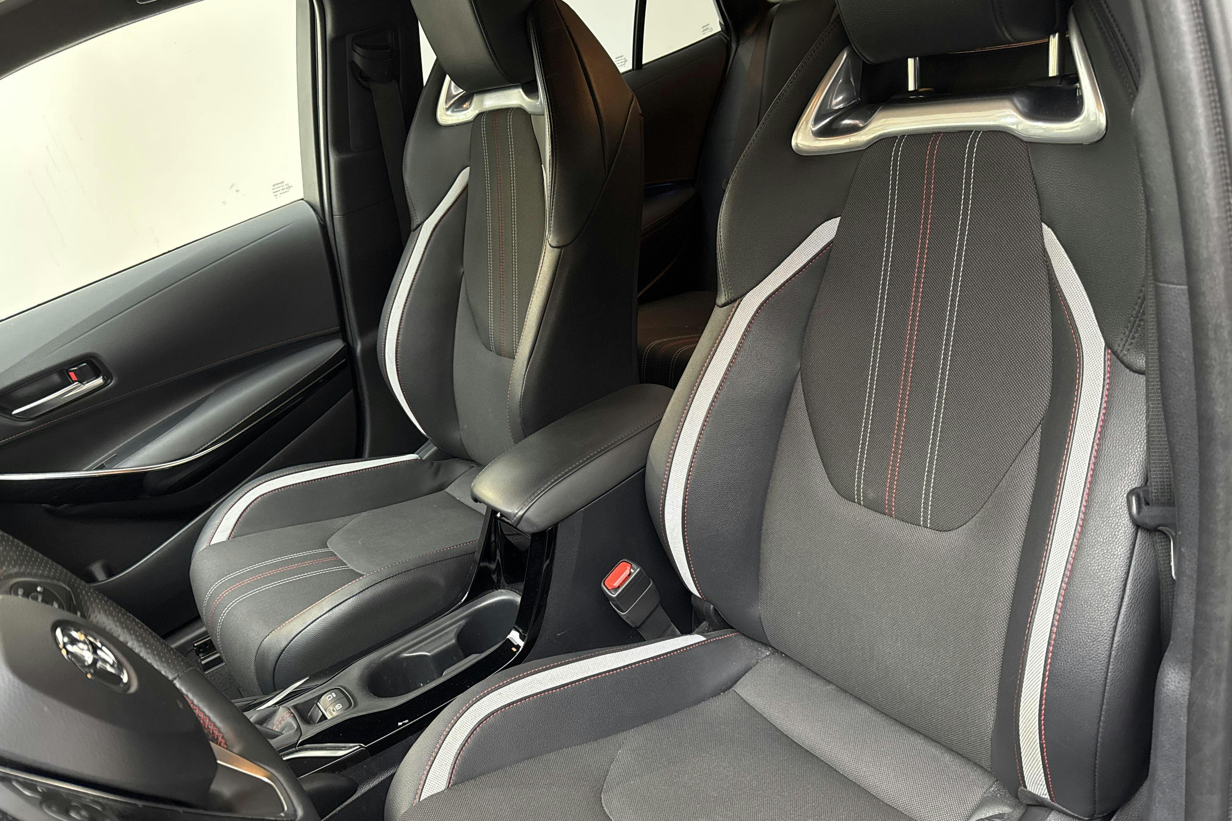 Vehicle Image 12