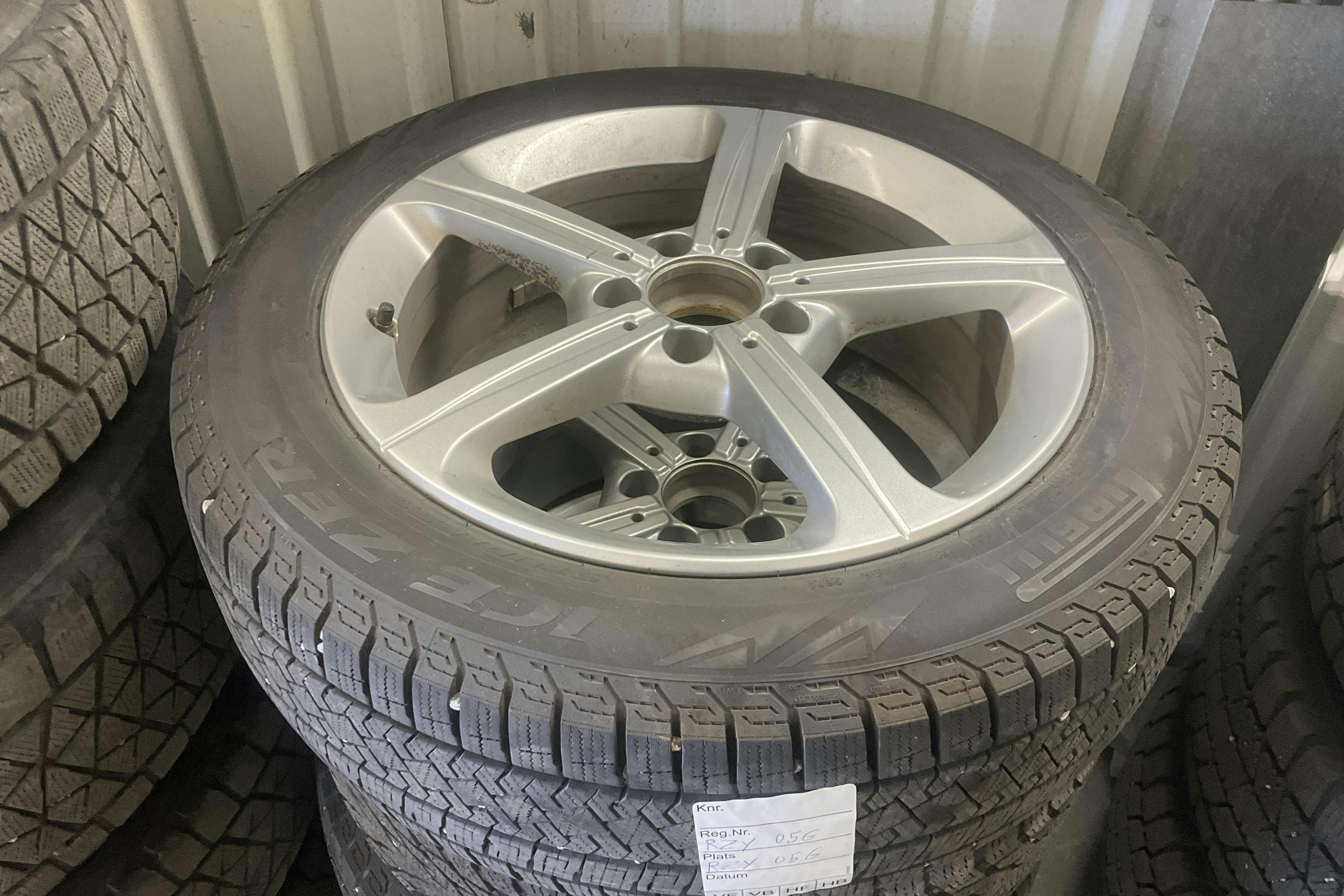 Vehicle Image 13