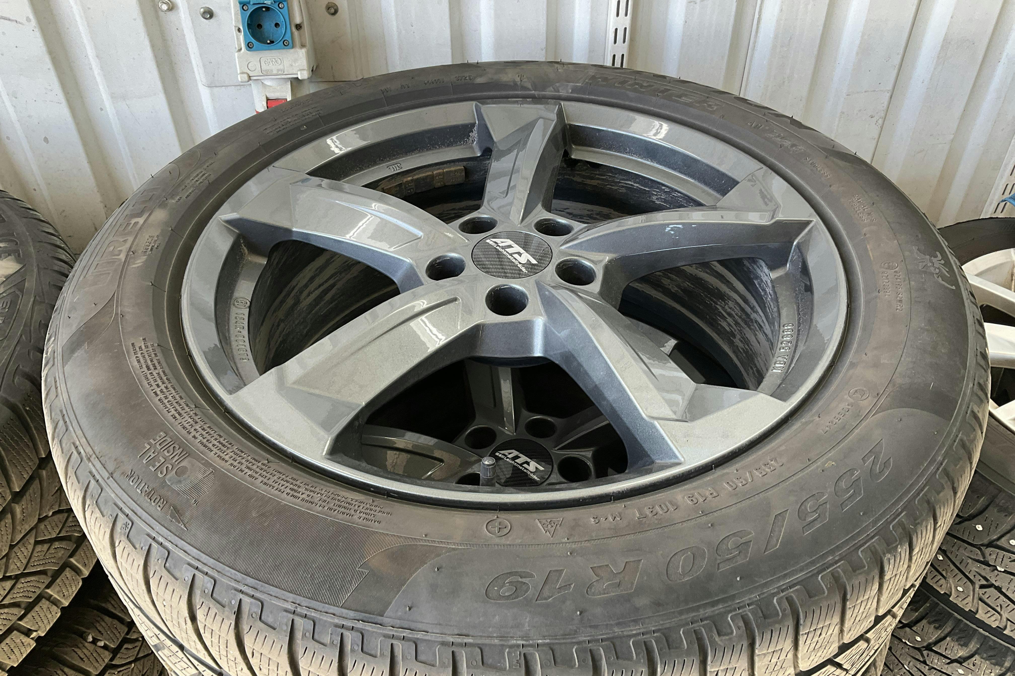 Vehicle Image 14