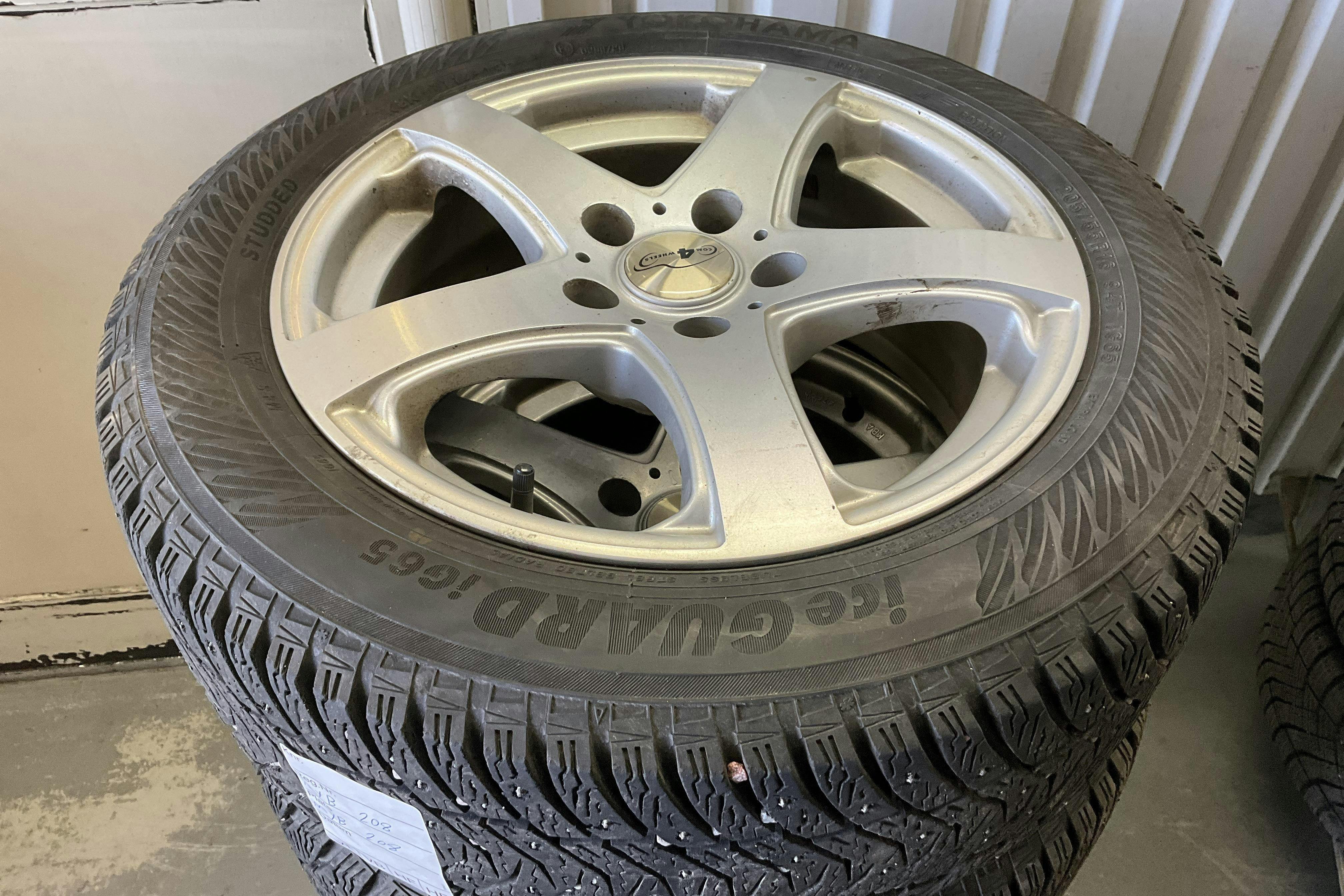 Vehicle Image 12