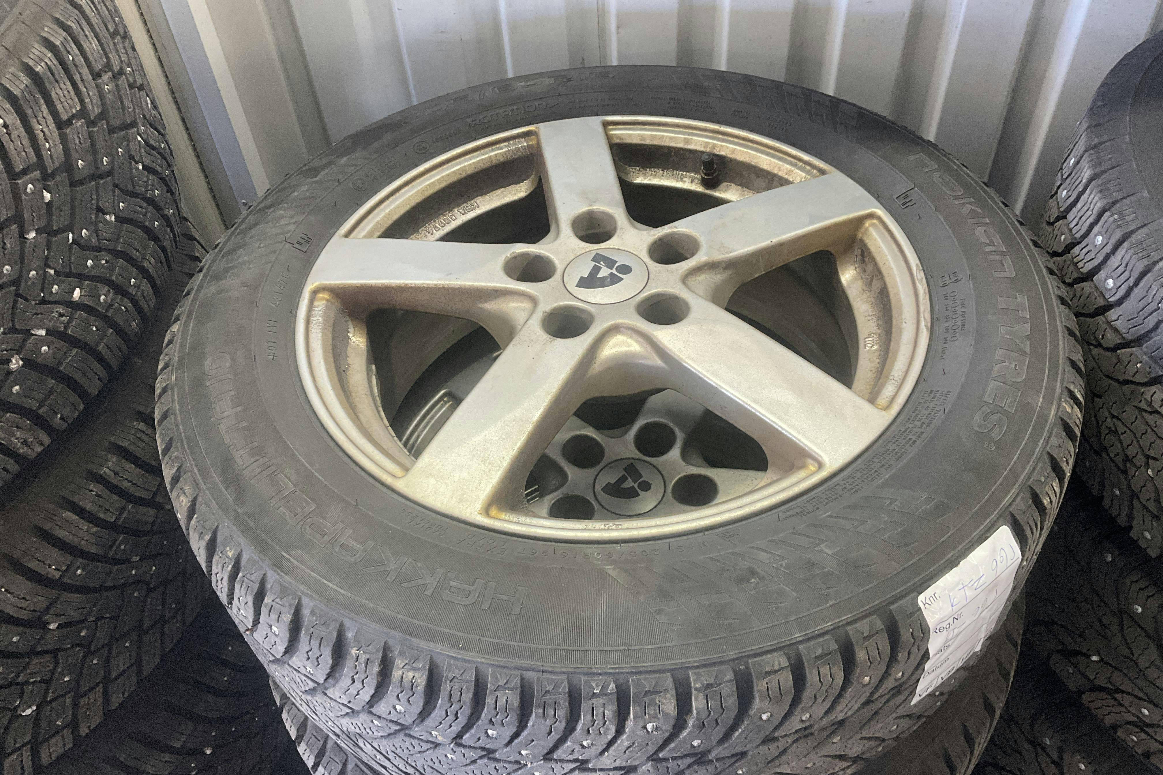 Vehicle Image 12