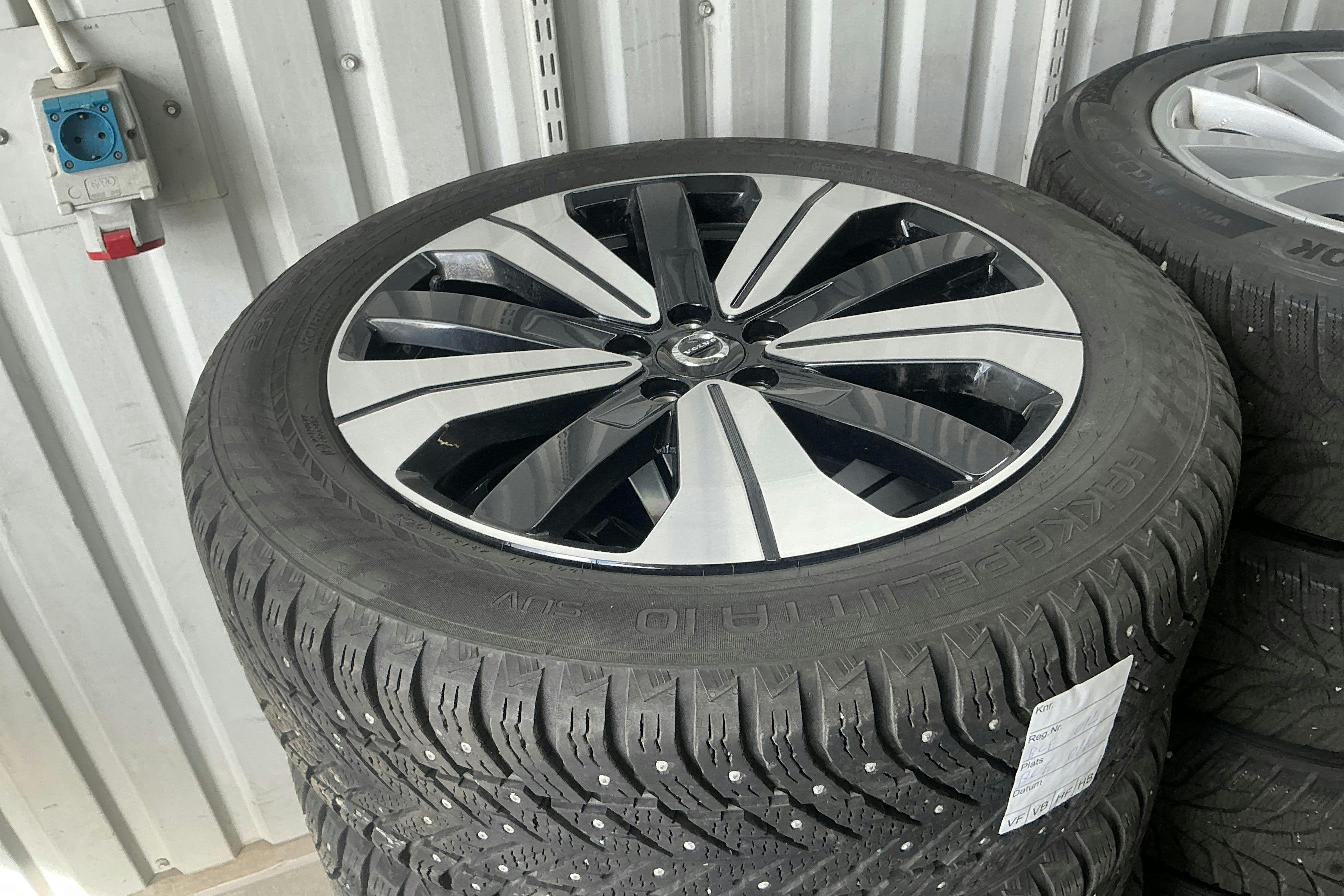 Vehicle Image 16