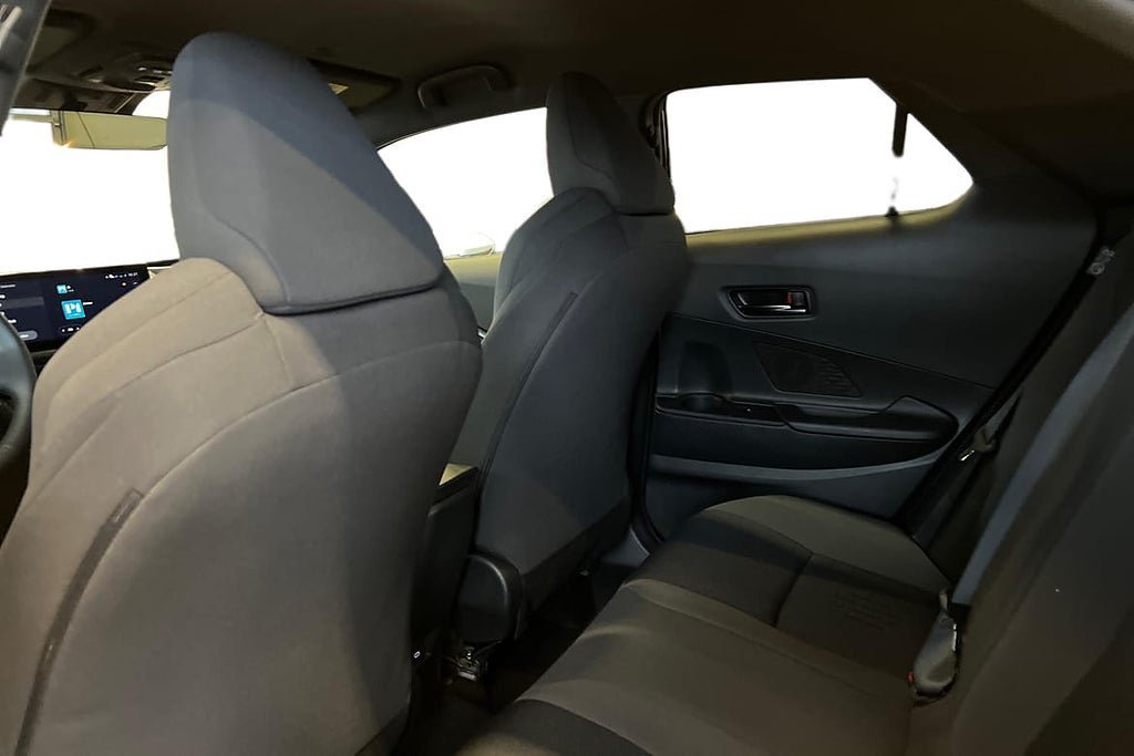Vehicle Image 12
