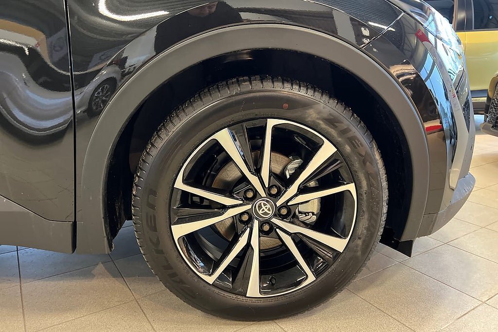 Vehicle Image 16