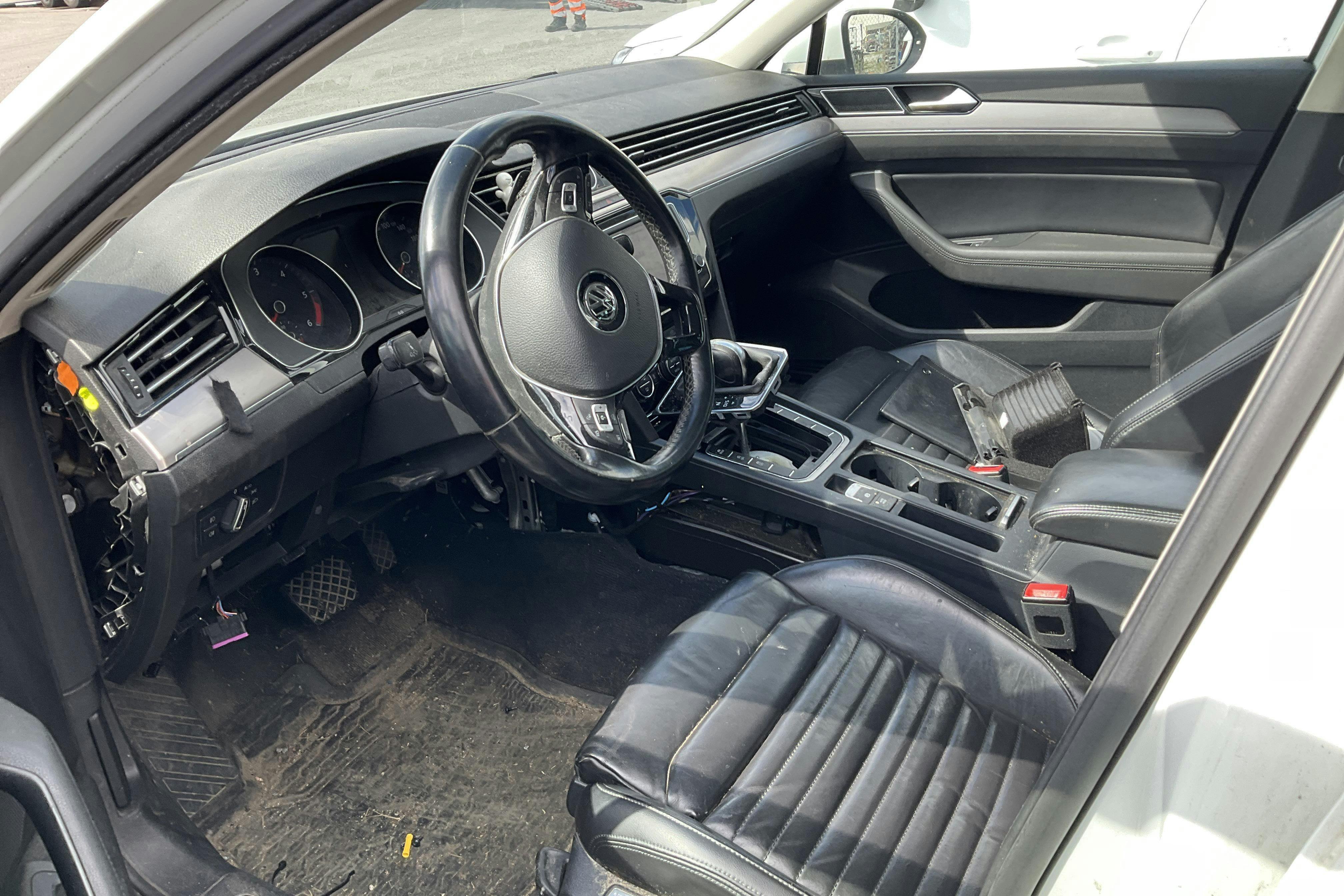 Vehicle Image 8