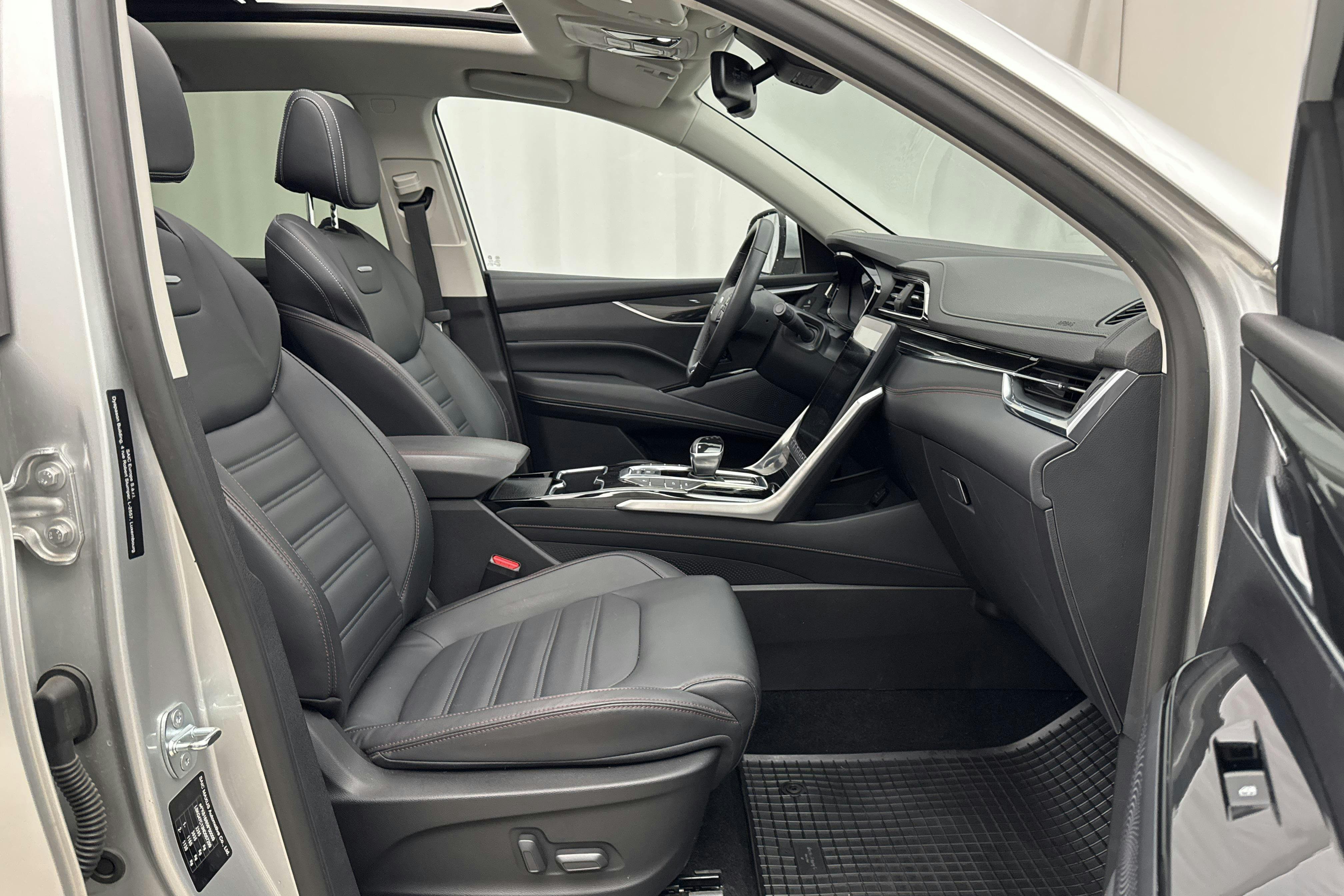 Vehicle Image 7
