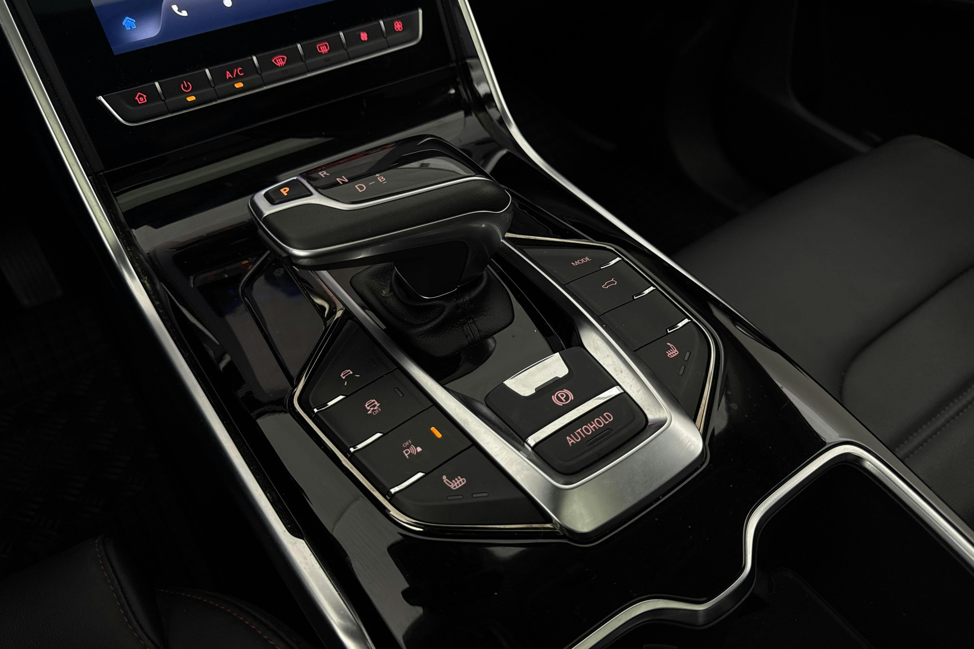 Vehicle Image 14