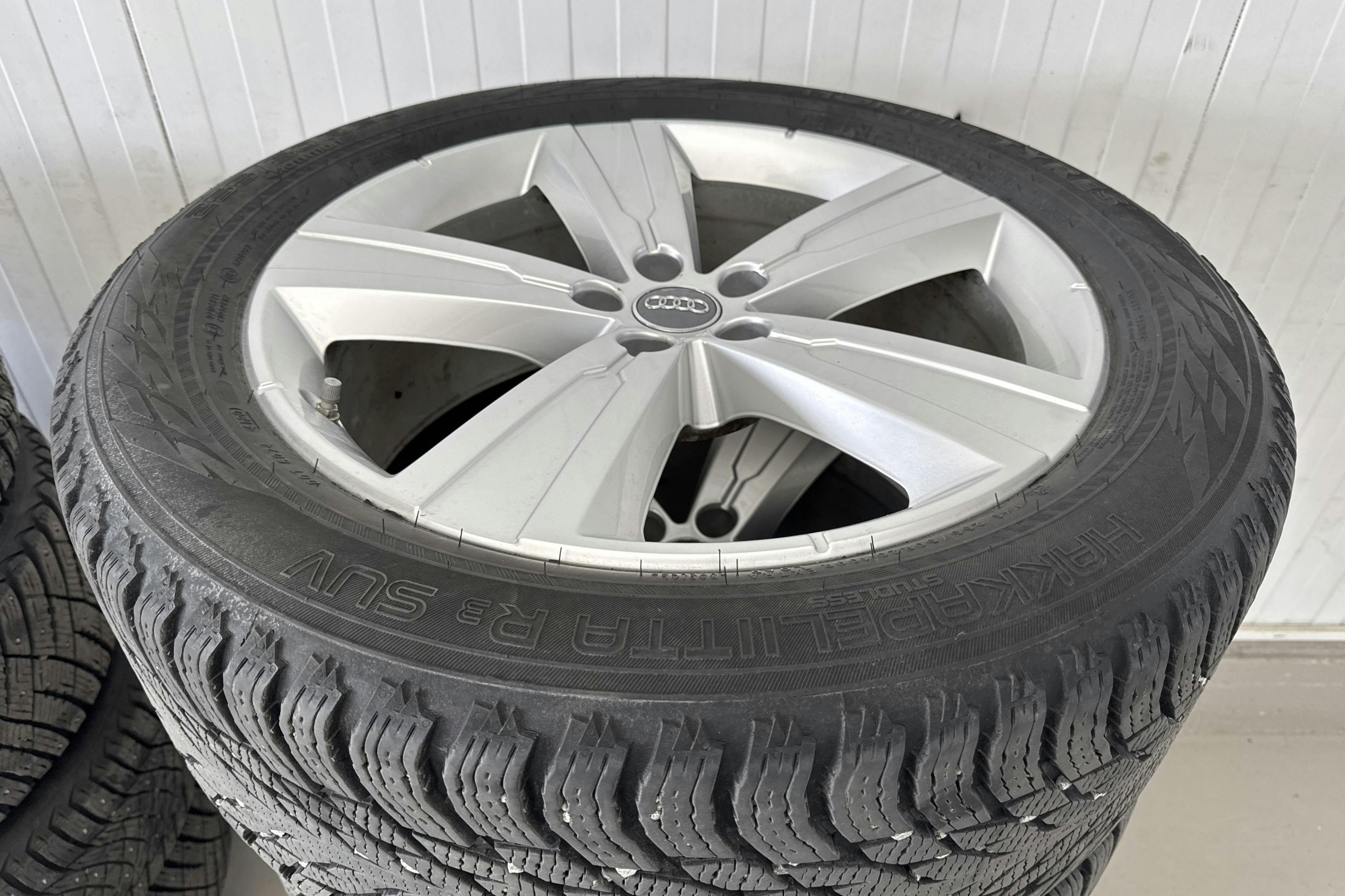 Vehicle Image 30