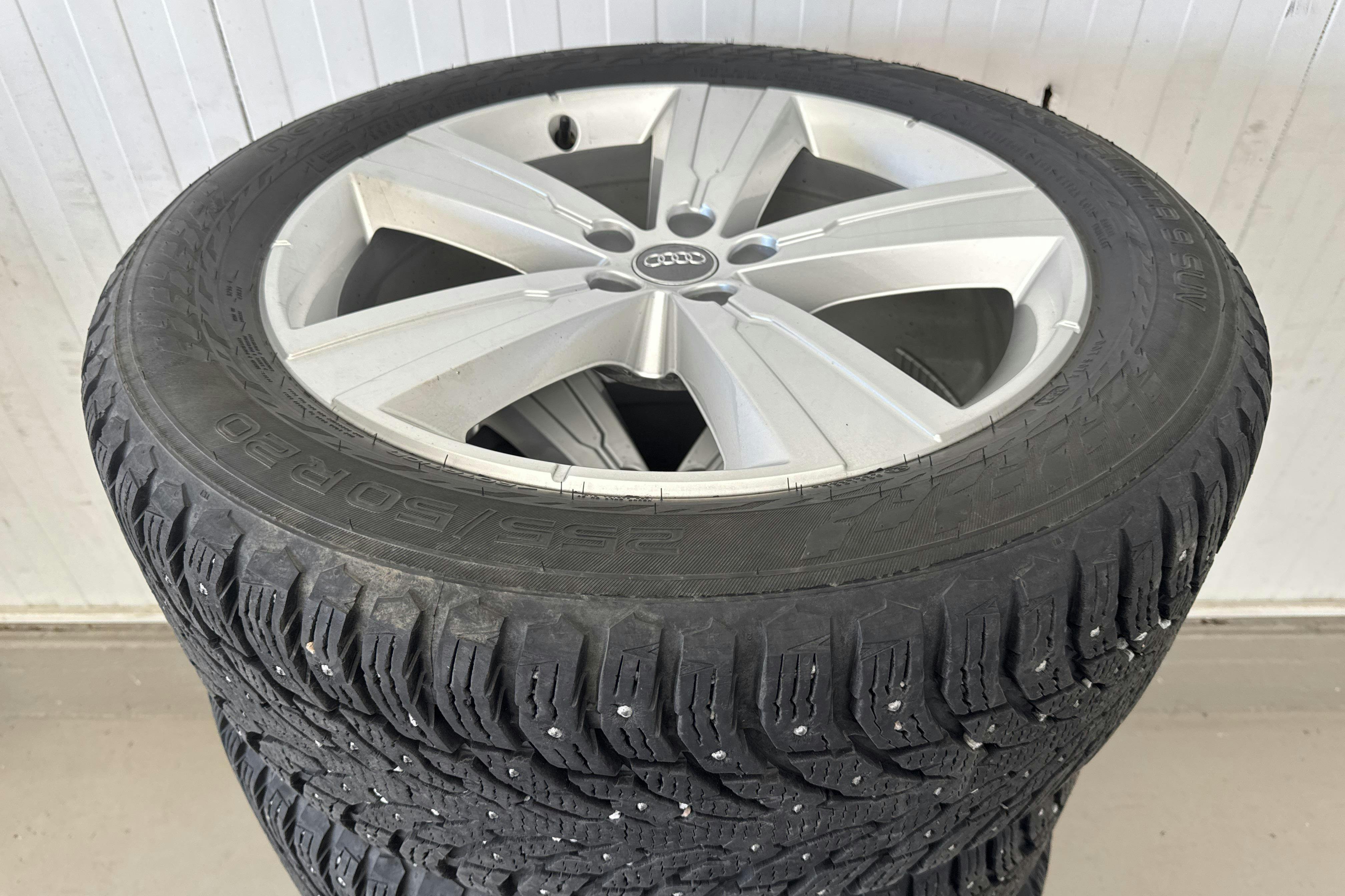 Vehicle Image 22
