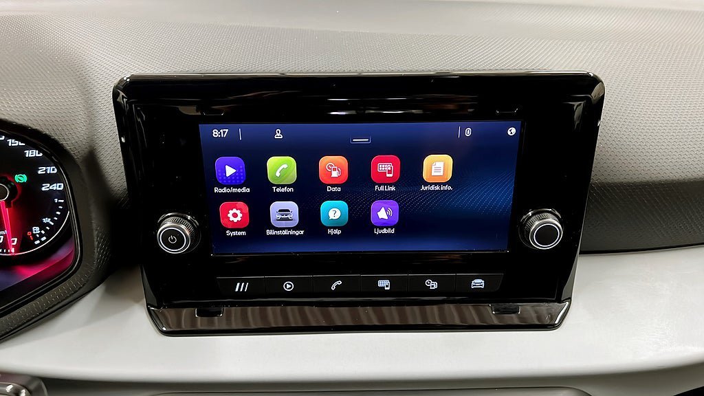 Vehicle Image 9