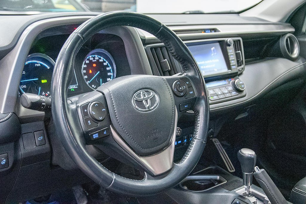 Vehicle Image 9
