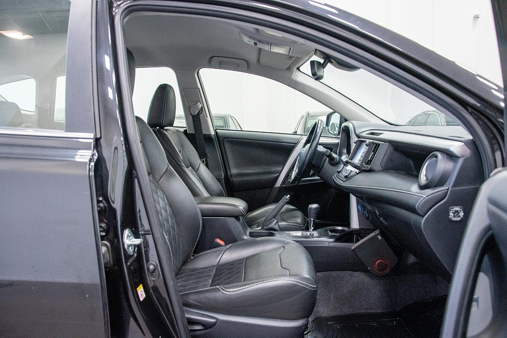 Vehicle Image 14