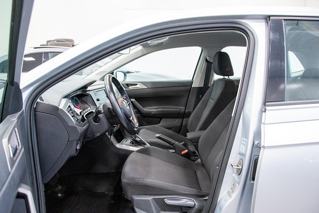 Vehicle Image 9