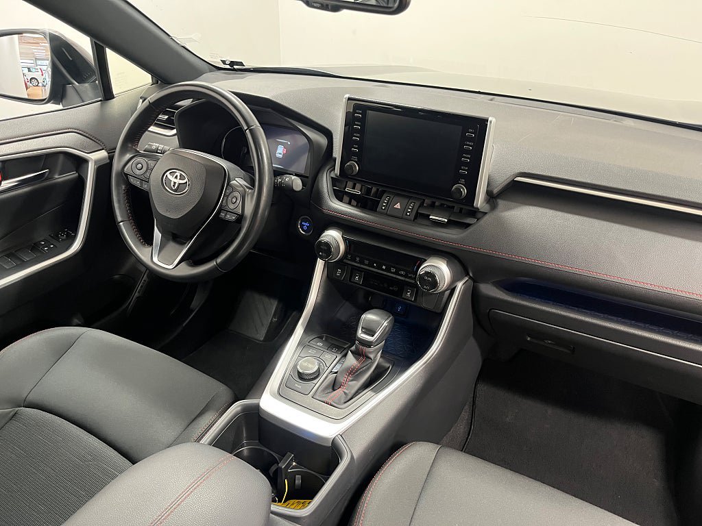 Vehicle Image 25