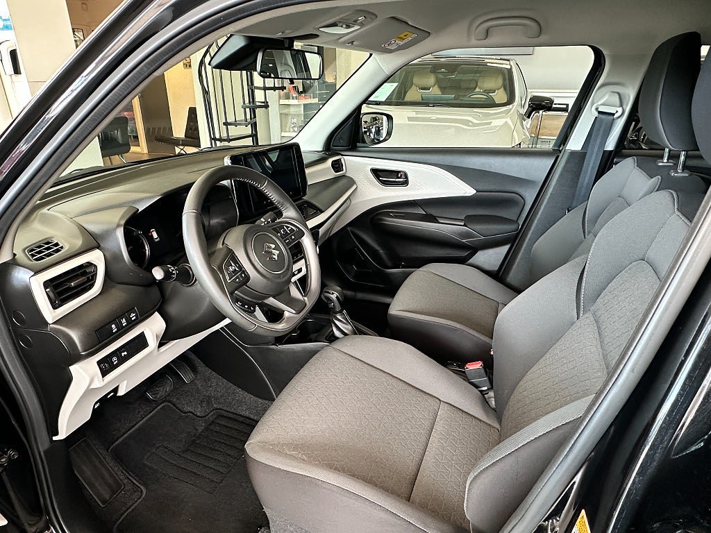 Vehicle Image 7