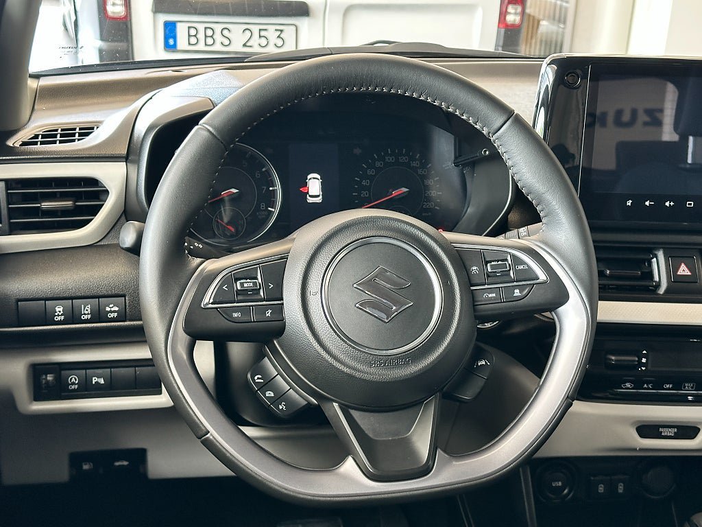 Vehicle Image 9