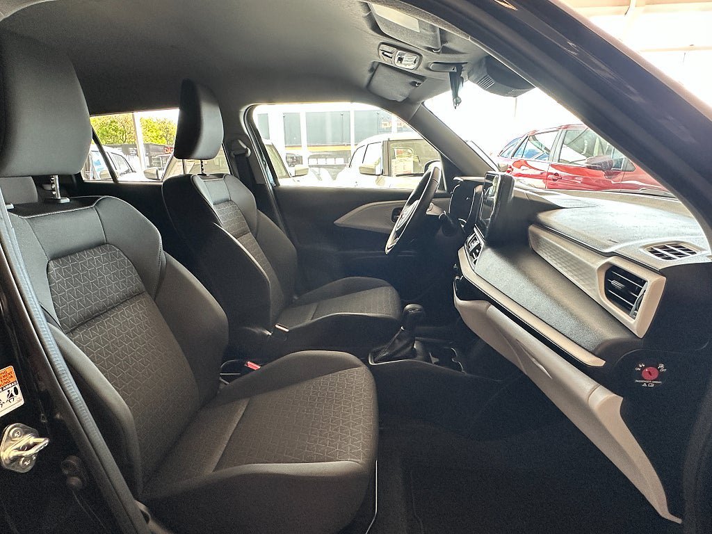 Vehicle Image 11