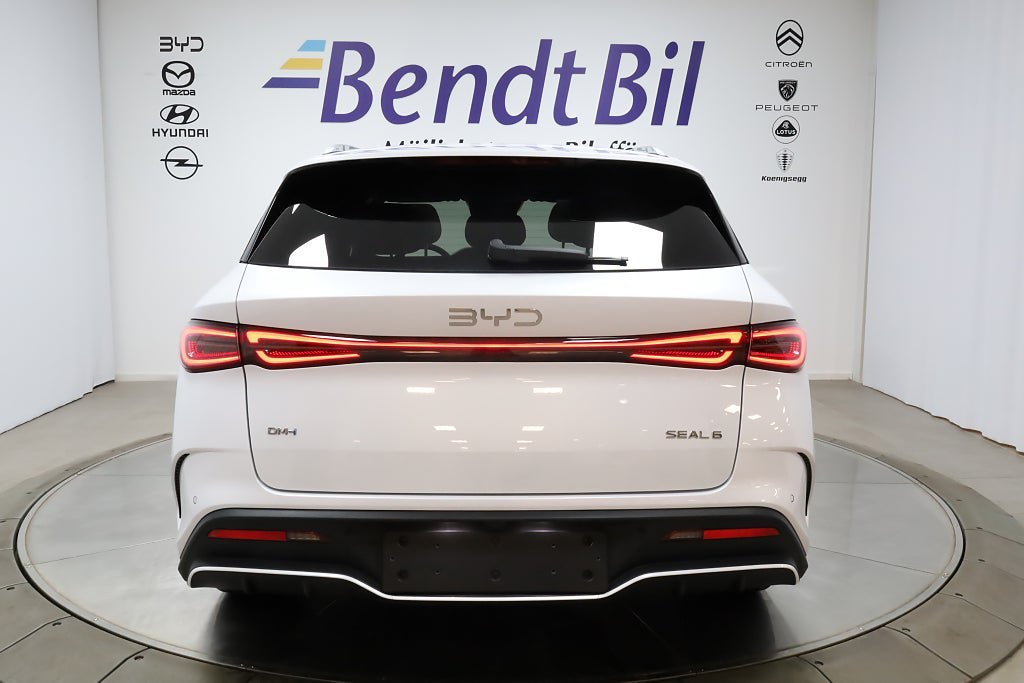 Vehicle Image 9
