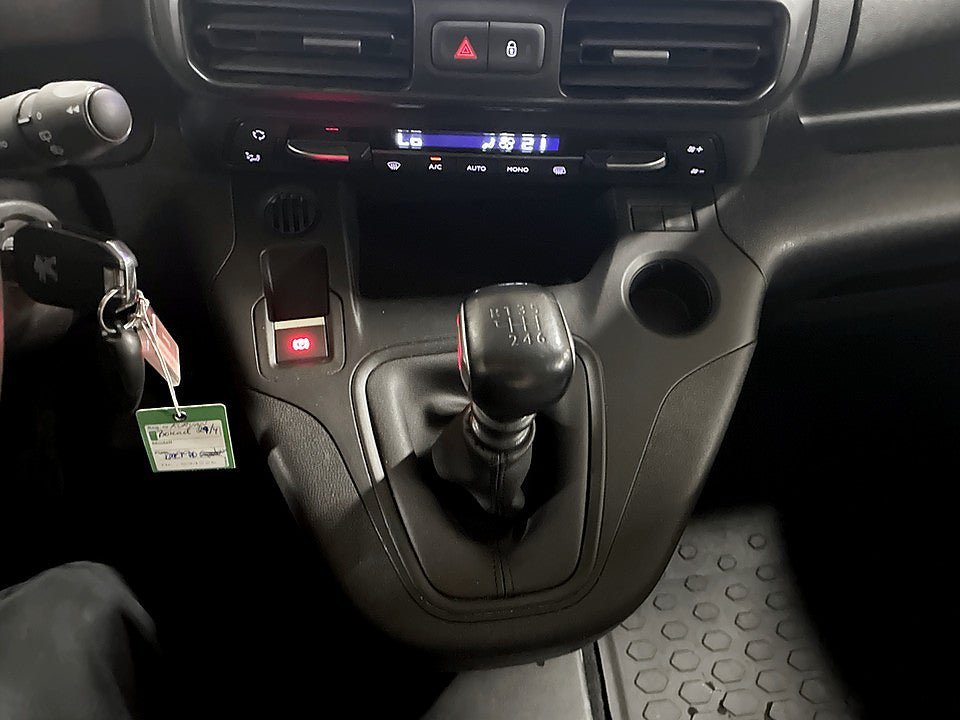 Vehicle Image 13