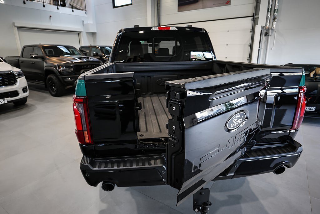 Vehicle Image 12