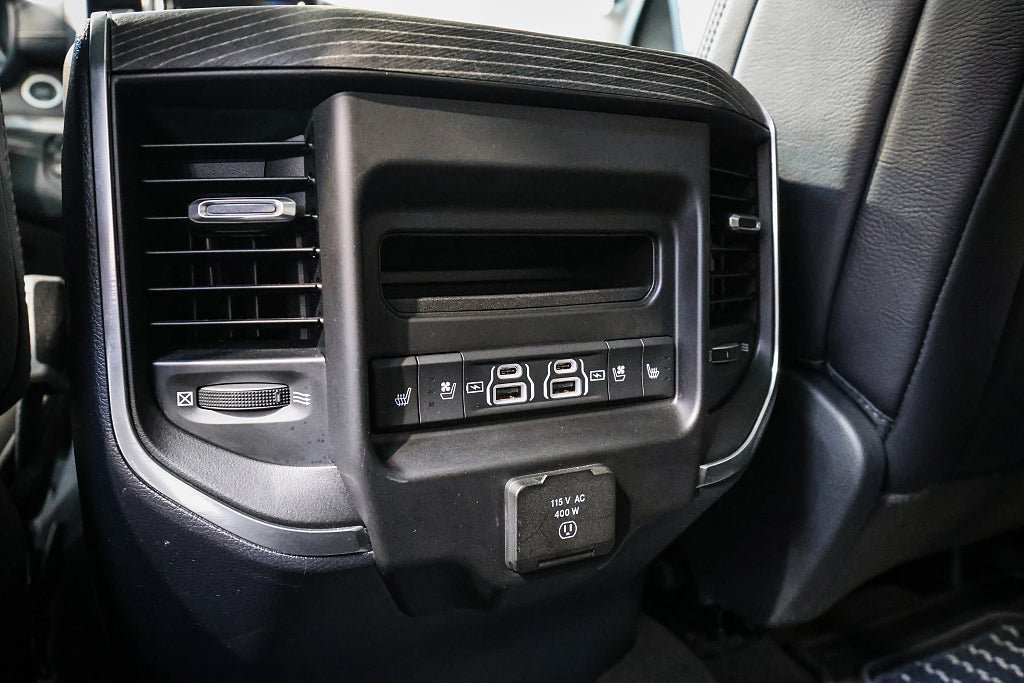 Vehicle Image 27