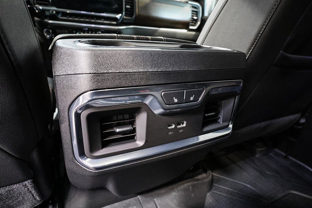 Vehicle Image 30