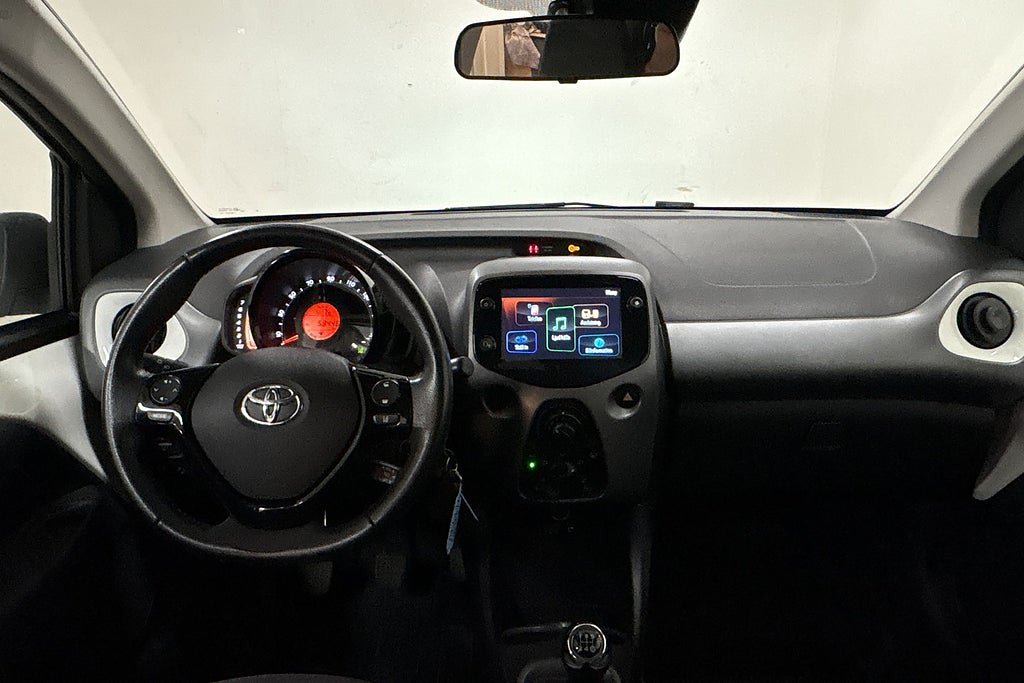 Vehicle Image 12