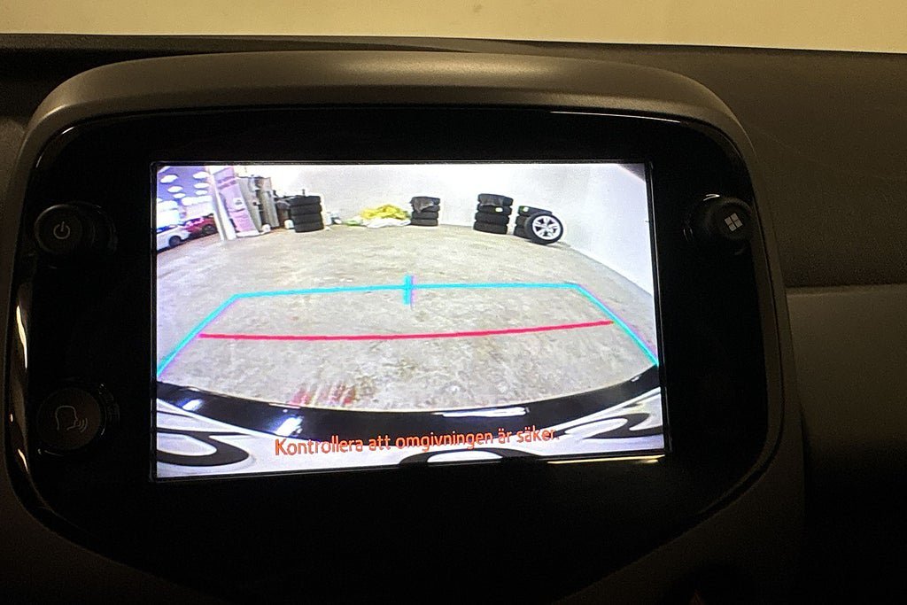 Vehicle Image 16