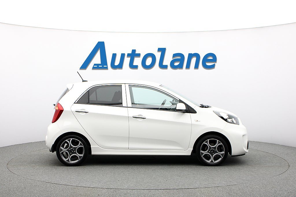 Vehicle Image 9