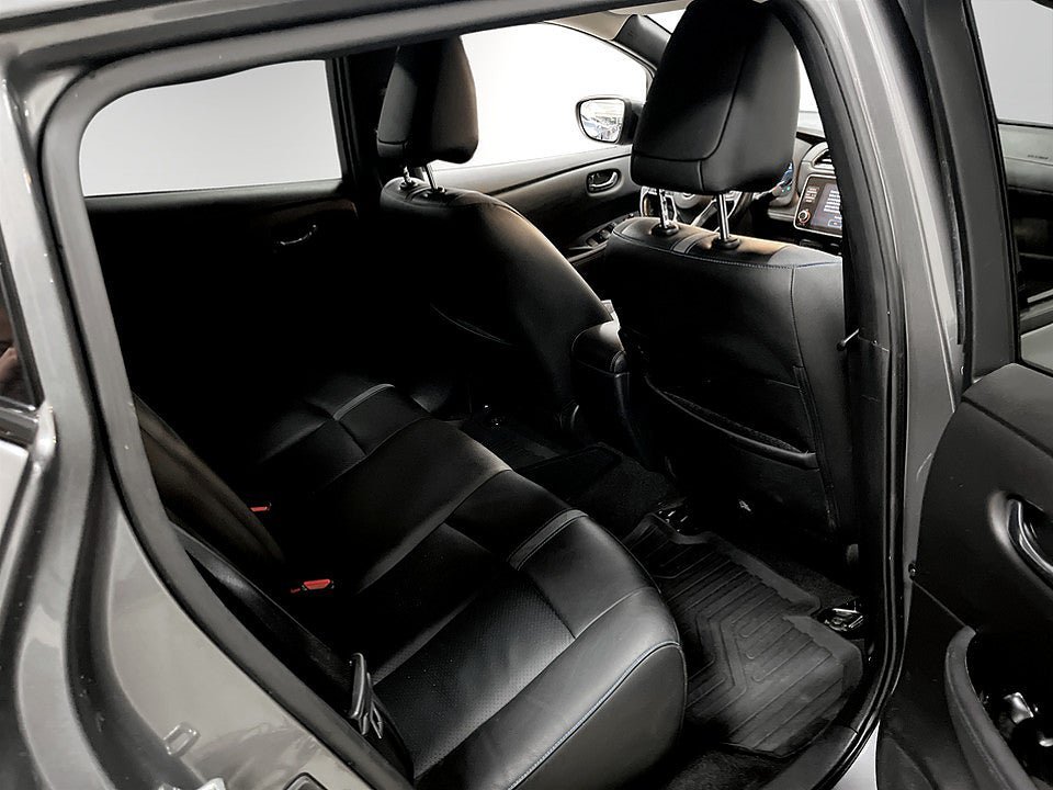 Vehicle Image 16