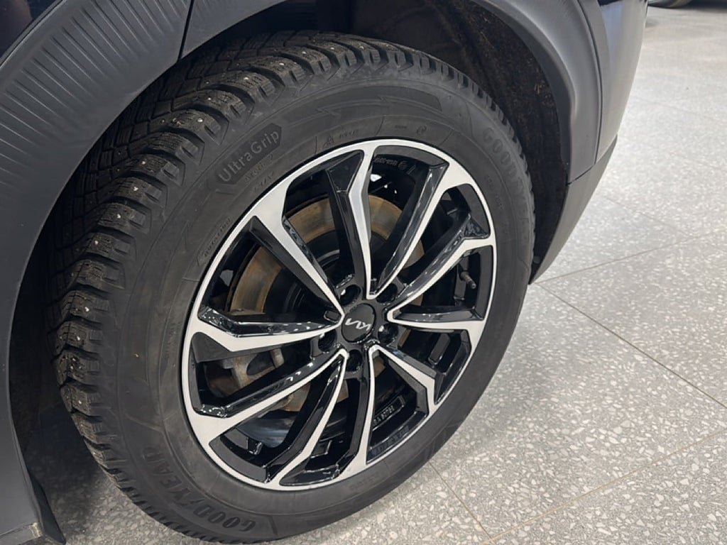 Vehicle Image 17
