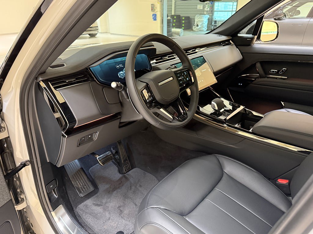 Vehicle Image 8