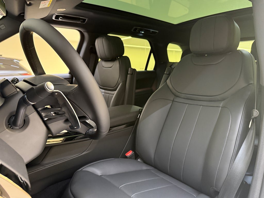 Vehicle Image 9
